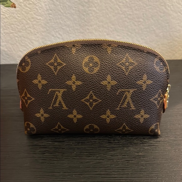 Louis Vuitton Cosmetic Pouch Small - Picture 2 of 7